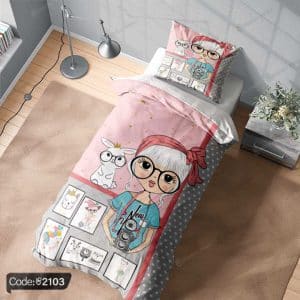 روتختی طرح دختر خجالتی کد 2103 با طراحی ملایم و دلنشین، محیطی آرام و دلپذیر برای اتاق خواب شما به ارمغان می‌آورد.