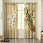 پرده طرح طاووس کد 6787 با دو طاووس (نر و ماده) روی زمینه کرم قهوه‌ای روشن، طراحی سنتی به سبک نقاشی‌های قدیمی ایرانی